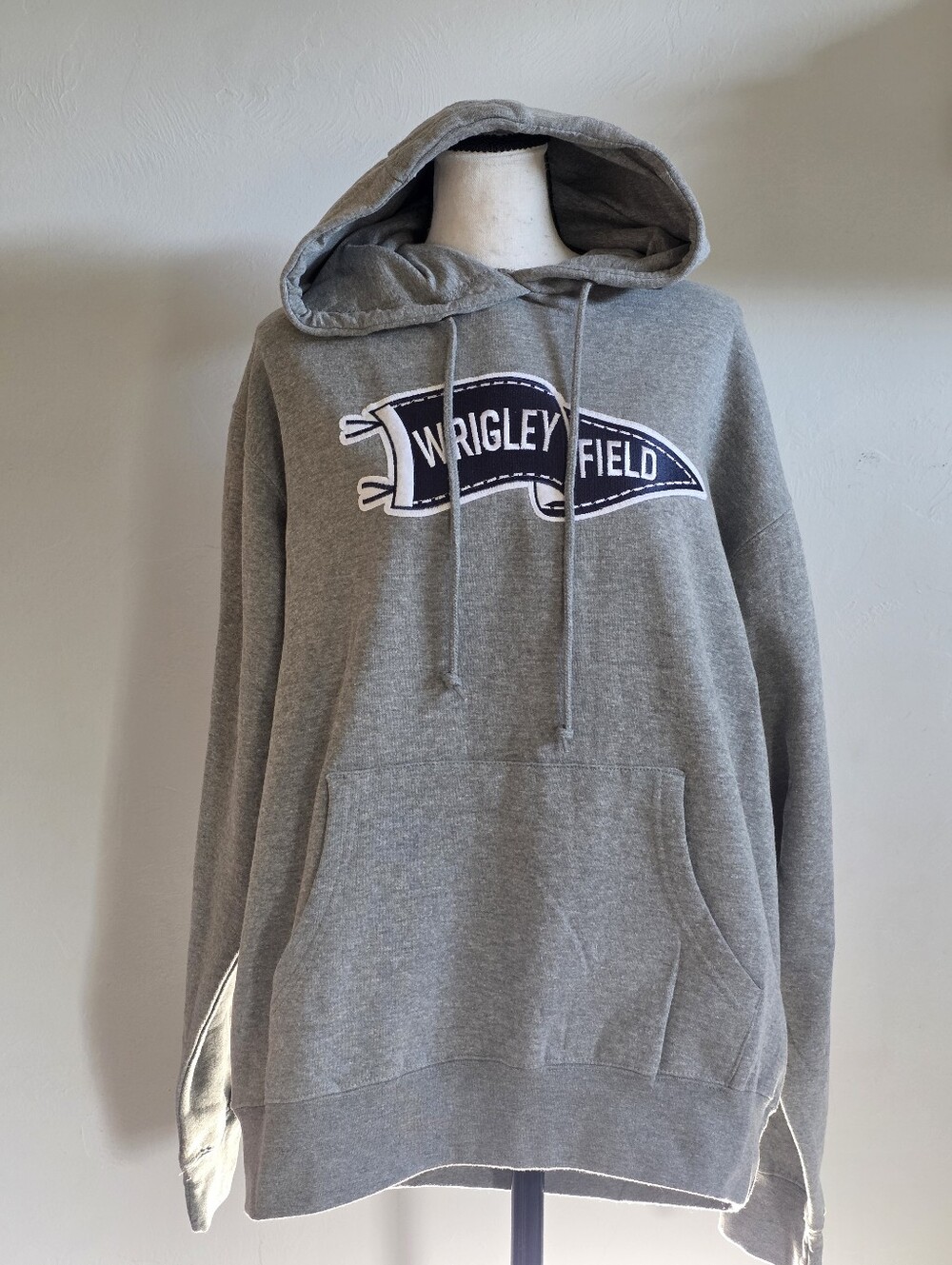 Wrigleyville Sports Exclusive WRIGLEY FIELD Pennant Hoodie - Medium - NWT